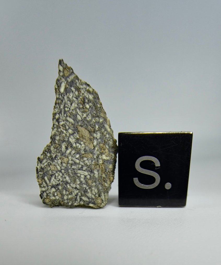 火星陨石(舍尔戈石,橄榄石含量丰富) NEA 053. - 0.7 g - (1) #3.2