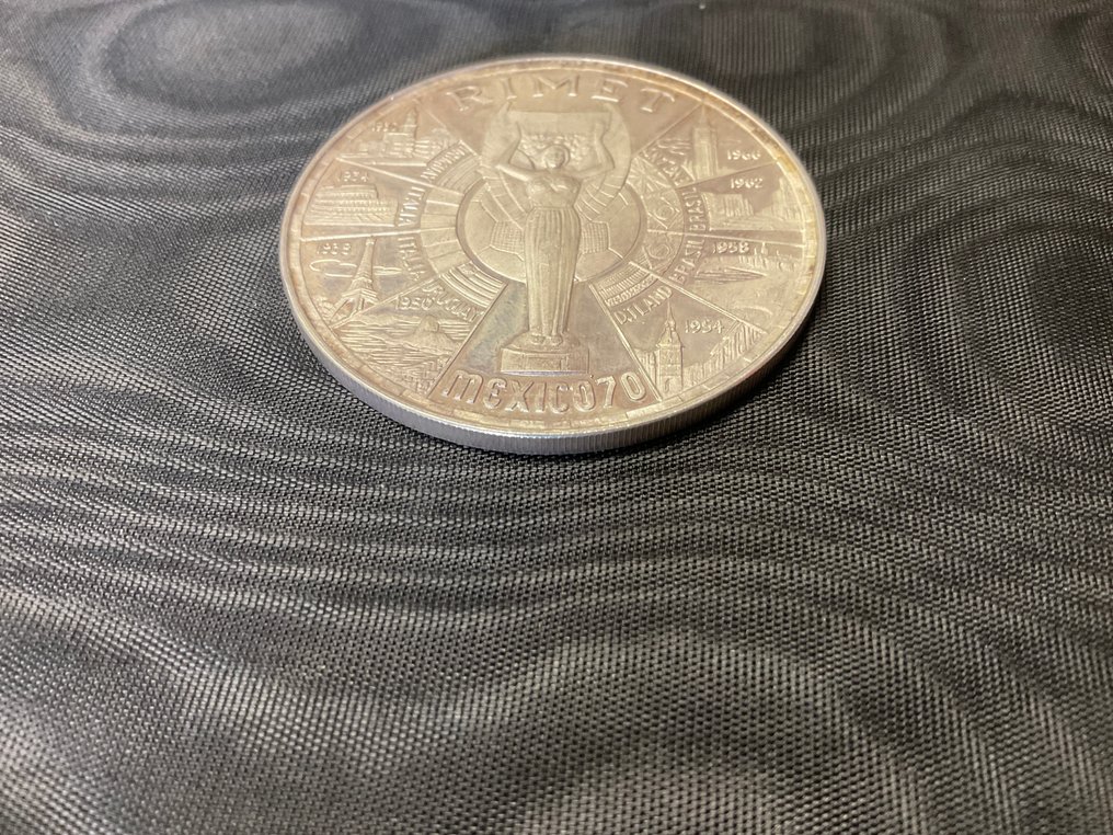 Equatorial Guinea. 200 Pesetas 1970  (No reserve price) #2.1