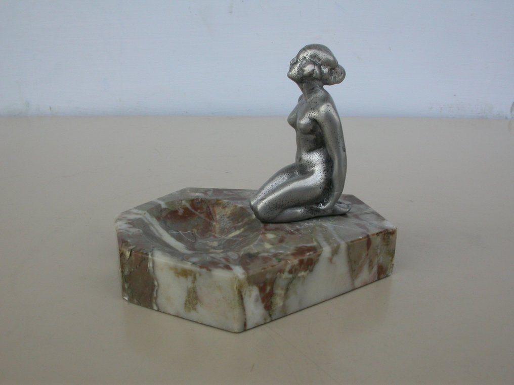 书挡 - 金属, 大理石 - 跪着的女人烟灰缸 #4.3
