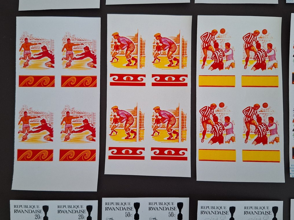 盧旺達 1970 - 21 幅漸進式彩色樣張，每幅 4 枚，編號 354/361 系列，主題為墨西哥世界盃足球賽。 #3.2