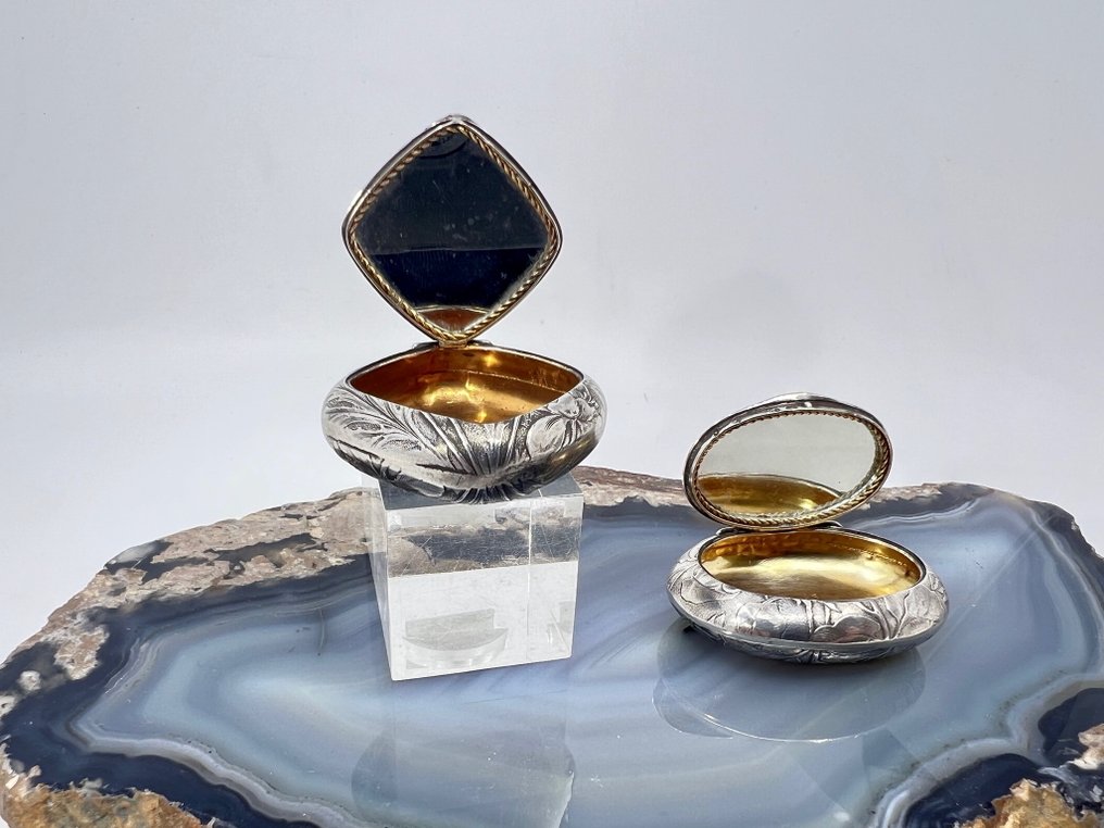 Fritz-Aimé Huguenin-Dezot - 盒 (2) - chatelaine、照片、头发、粉盒或药盒 - .900 銀 - 新艺术运动 #4.3