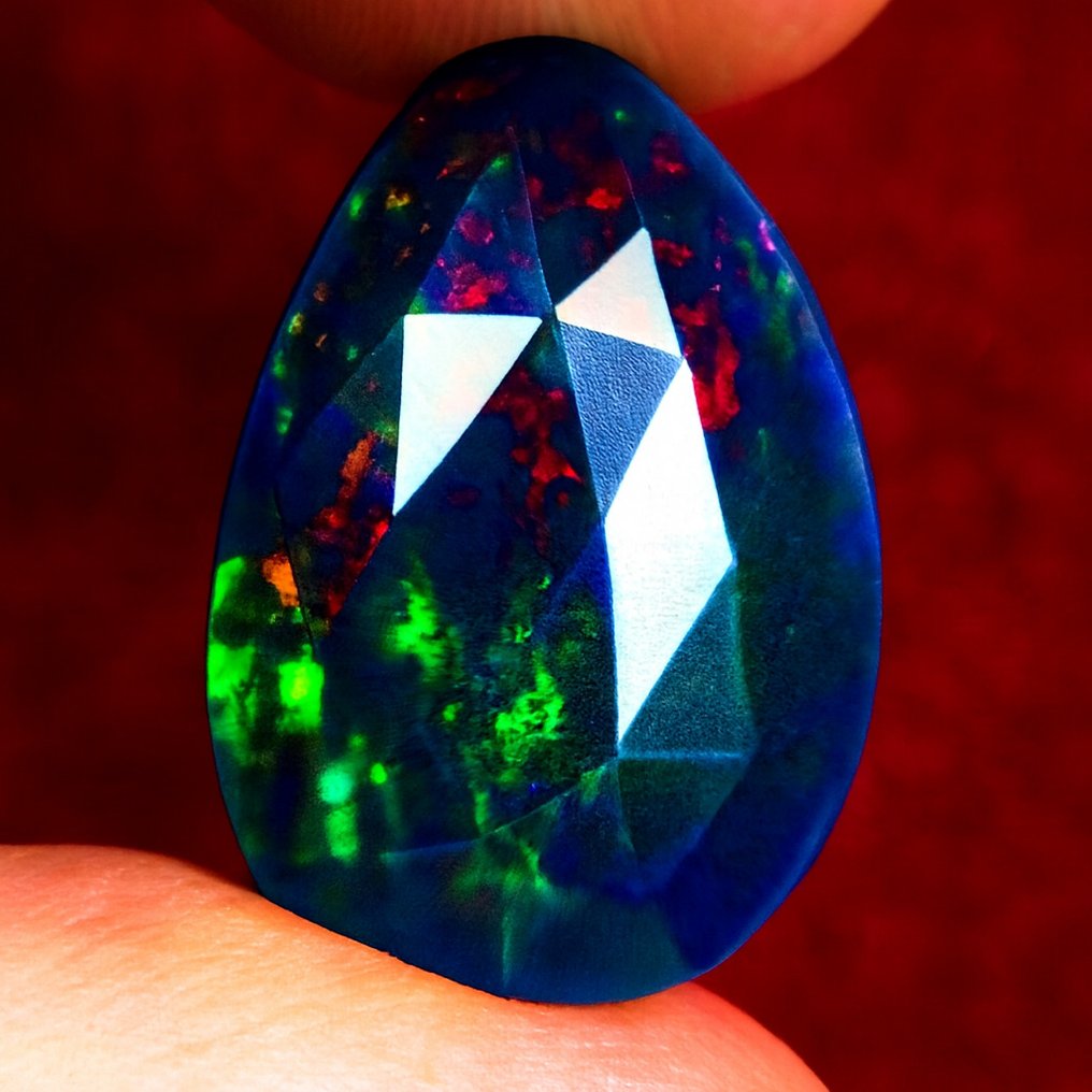 Opal Schwarzer Edelstein erster Qualität AAA+++, bunt schillernd facettiert - sehr selten - 5 Ct- 1 g #1.0