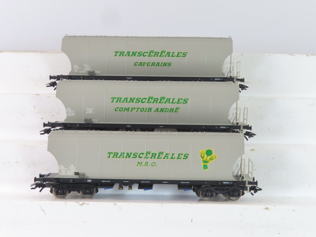 Märklin H0 - 46322 - Zestaw modeli wagonu towarowego (1) - Zestaw 3-elementowych wagonów towarowych z czterokołowymi podwoziami podniesionymi „Hoppers” z - SNCF #1.0