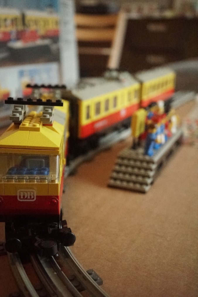 Lego Set - 7740 - Train - 7740-1 Inter-City Passenger Train with original box with inlays, sticker sheet and building #1.0