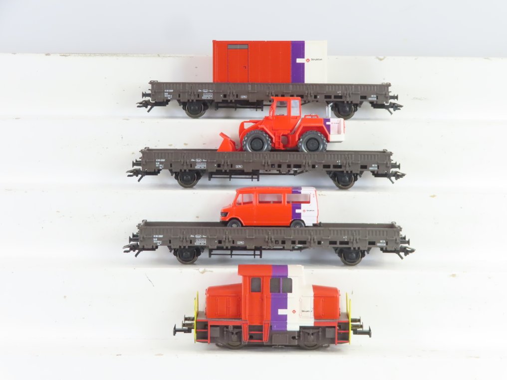 Märklin H0轨 - 28451 - 火车组 (1) - 4件套“Strukton”，包括柴油机车和3节车厢，数字信号控制 - Strukton #1.0