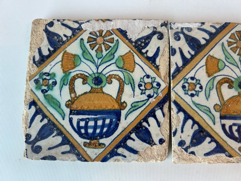 Baroque Tile (3) - Flowers in a vase - Delftse fabriek - Antique - 1600-1650 - Delft majolica tiles  #1.0