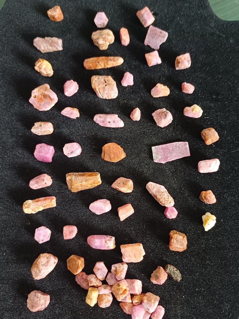 Ruby Crystals - Height: 18 mm - Width: 10 mm- 34 g - (35) #2.1