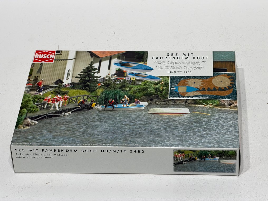 Busch H0 - Modellbahnbausätze (1) - Busch 5480 Meer mit beweglicher Boot, Kit mit Motor #1.0