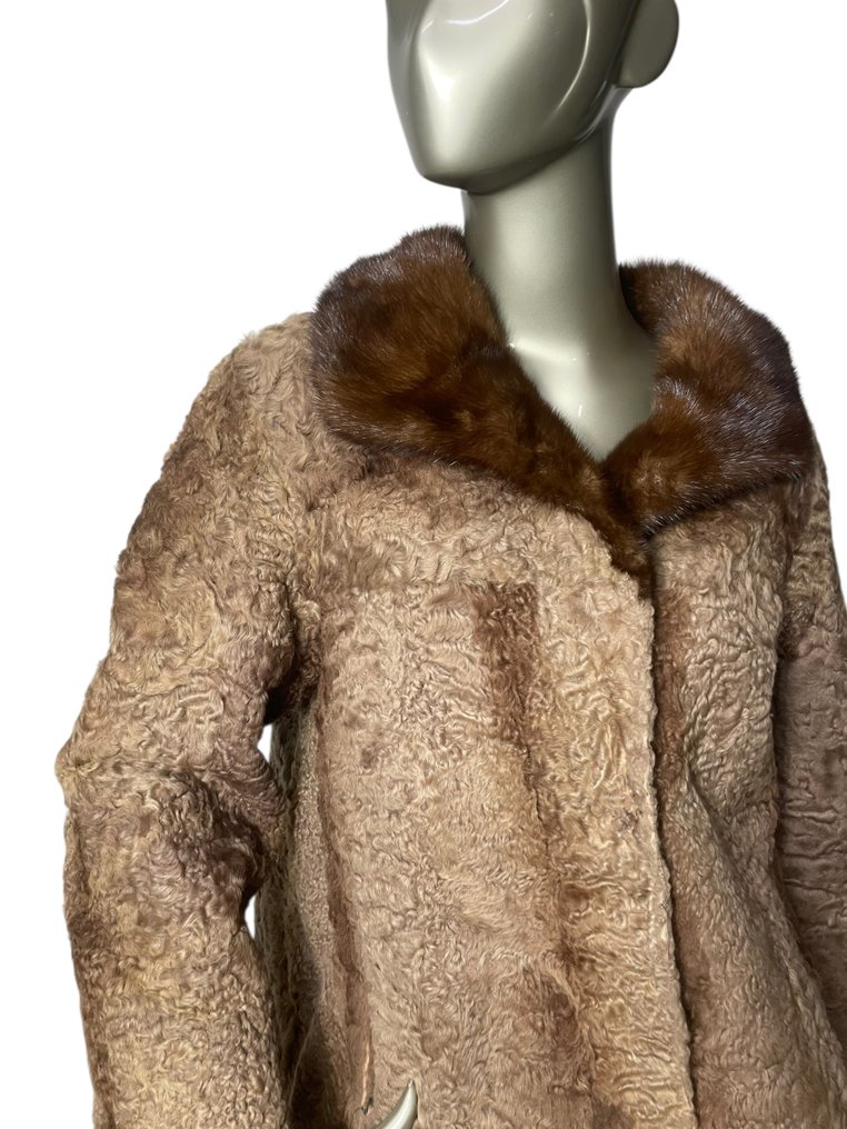 Artisan Furrier - Fur coat #4.3