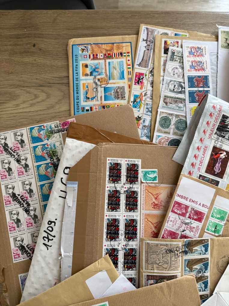 法国  - 大量现代信件（2024/2025年）带邮票（+1.4公斤） #1.0