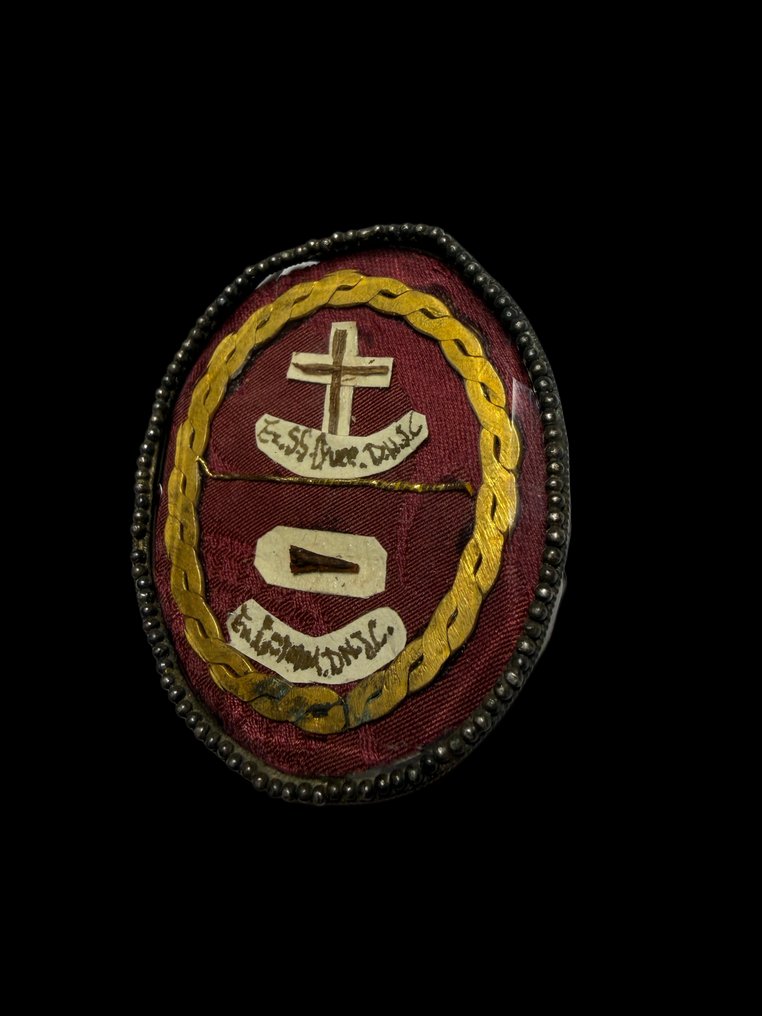  Pyhäinjäännöslipas - Hopea, Vuorikristalli, Tekstiili - 1750-1800 - Meidän Herramme Jeesus Kristus - Pyhä Risti - Kruunun piikki  #4.3