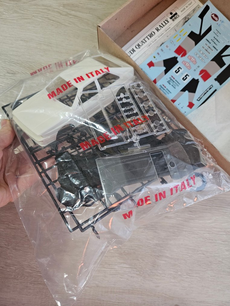 ESCI 1:24 - Model kit - Audi Quattro Rally #2.1