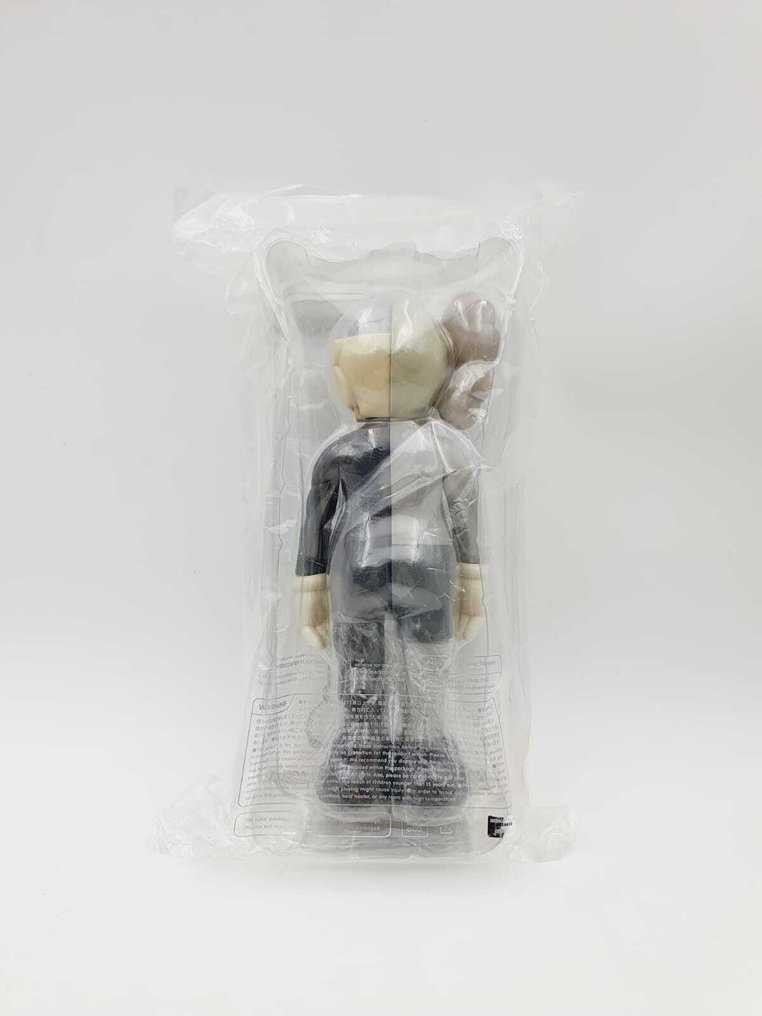 Kaws (1974) - Kaws Companion Flayed Grey 2017 #2.1