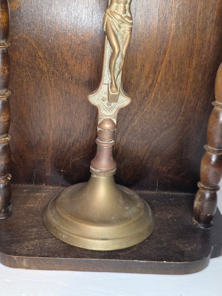  Σταυρός - Ορείχαλκος, Ξύλο - 1930-1940 - Τετράγωνο Art Deco σε ντουλάπι - 35 εκ.  #4.3