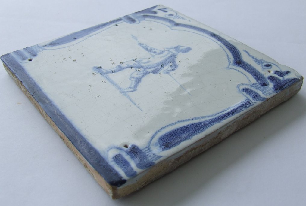  Tile - Rare gate tile with pinnacled figure. - 1650-1700  #2.1