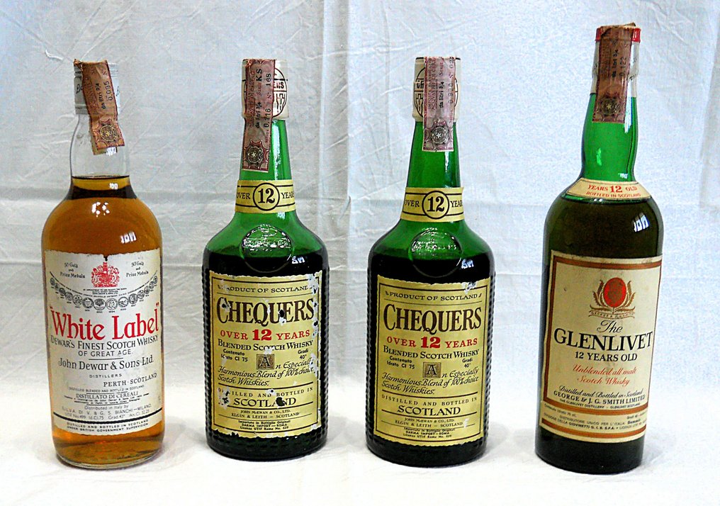 White Label + Chequers 12yo + Glenlivet 12yo  - b. 1970s - 75cl - 4 bottles #1.0