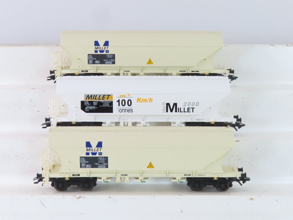 Märklin H0 - 46323 - Zestaw modeli wagonu towarowego (1) - 3-częściowy zestaw wagonów towarowych Silo 'Millet' - SNCF #1.0