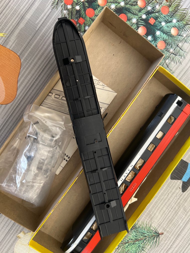 Athearn H0轨 - 模型火车客运车厢 (1) - 包括带插图的原装盒、说明书、装有小件的袋子和纸质填充物。 - New Haven #2.1