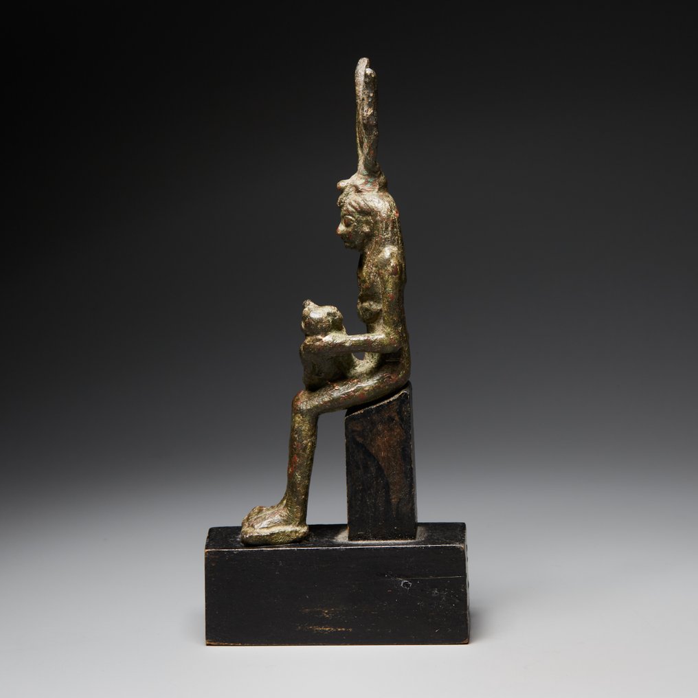 Starożytny Egipt Brązowy Figura Isis karmiącej Harpokratę. Okres późny, 664 - 332 p.n.e. Wysokość 10,5 cm. #4.3