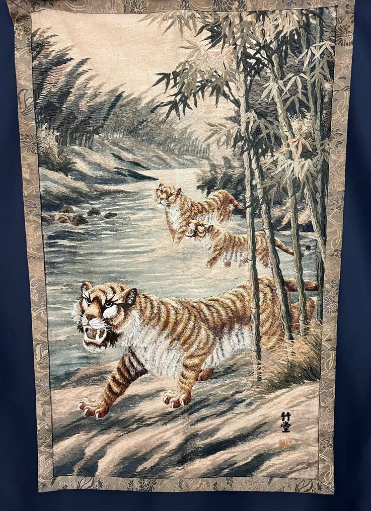 一对古老的刺绣，可能由岸竹堂（1826–1897）设计。 - 紡織品 - 日本 - 明治時期（1868-1912） #1.0