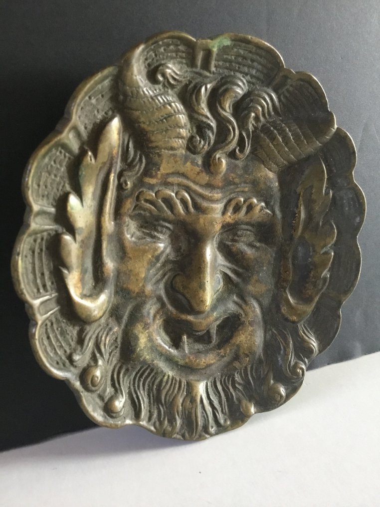 Collectorsitem - Servierplatte - Bronze - Teufels- oder Satansgesicht. #2.1