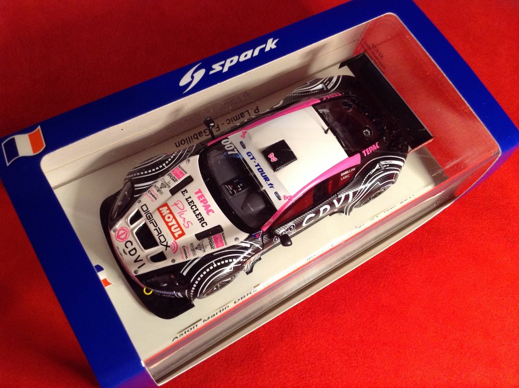 Spark 1:43 - Αγωνιστικό αυτοκίνητο μοντελισμού - ref. #SF026 Aston Martin DBRS9 ProDrive LMP Motorsport Dijon FFSA French GT 2013 #007 - εξαιρετική ποιότητα - περιορισμένης έκδοσης - δύσκολο να βρεθεί σήμερα - αριθμημένο #102 από μόλις #2.1
