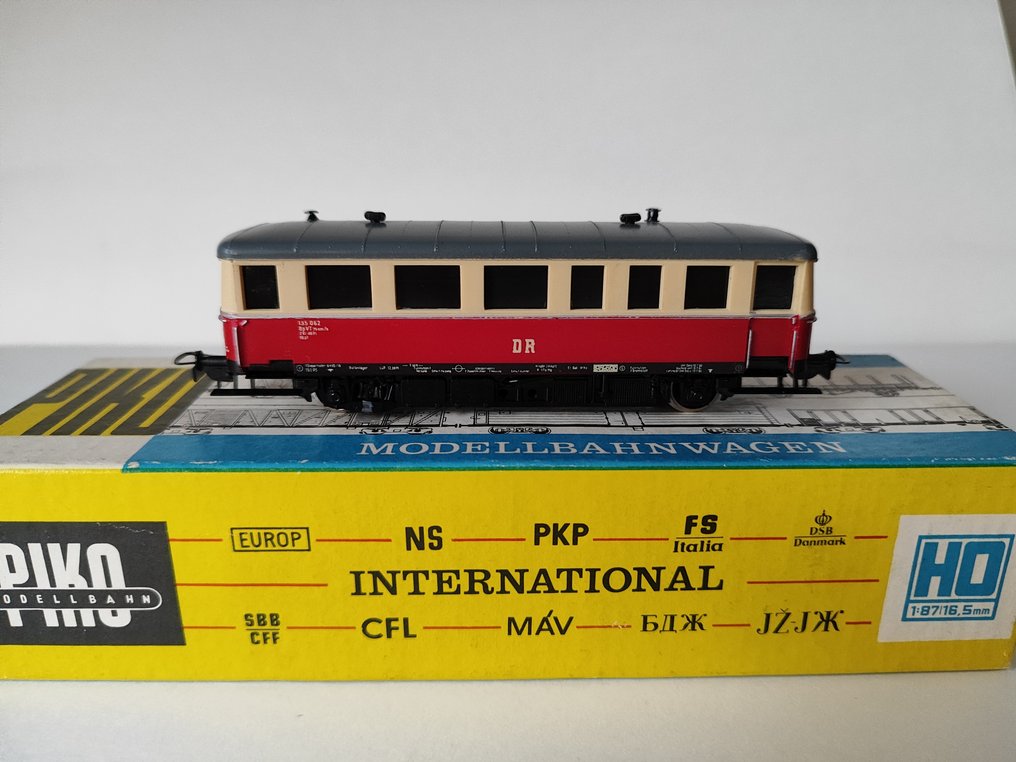 Piko H0 - Model kolejowy (2) - 2 samobieżne VT 135 - DB, DR (DDR) #1.0