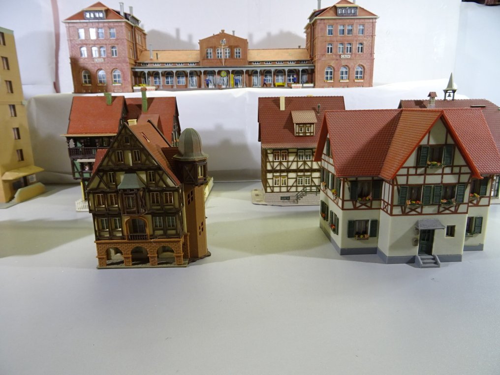 Vollmer, Kibri H0 - Peisaj machetă tren (8) - 7 case și 1 gară etc. #3.2