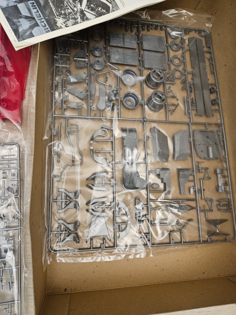 Tamiya 1:12 - Model kit - Ferrari 312T4 #4.3