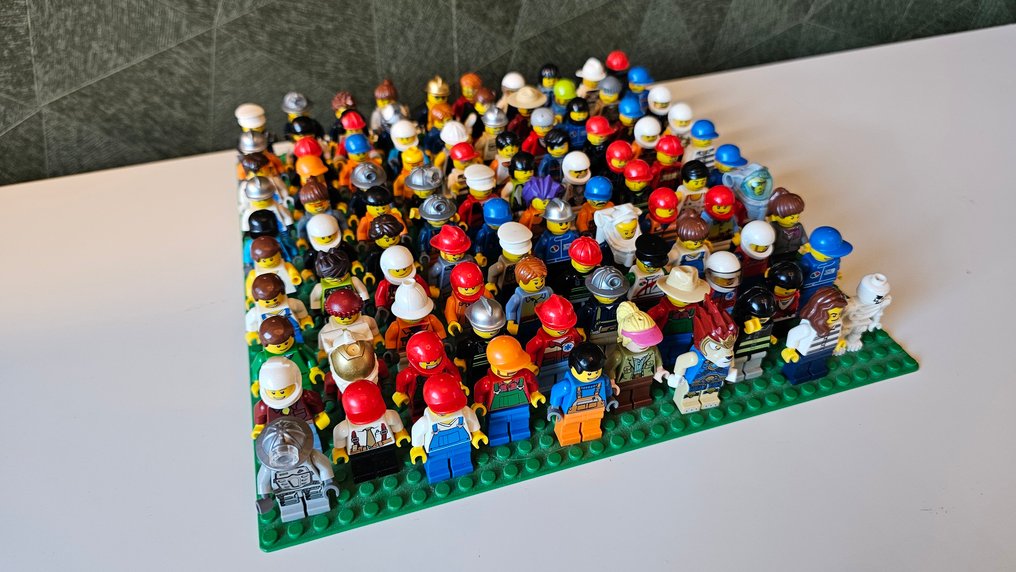 LEGO Pieces - 100x LEGO Minifigures #1.0