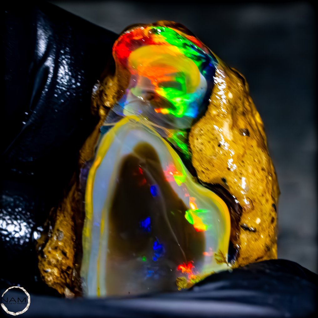 Natural AAA+ Crystal Opal 140.75 ct- 28.15 g #3.2