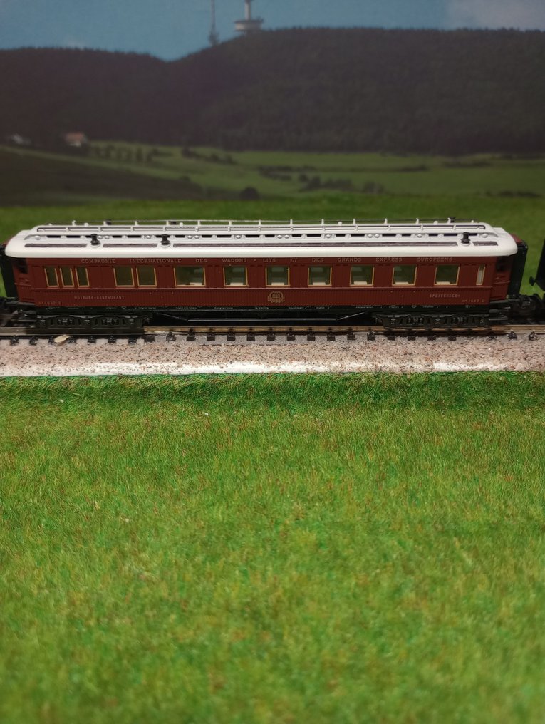 Minitrix N - 13180; 13181; 5182 - Modelltog passasjervogn-sett (4) - Sett med fire Minitrix N-vogner i CIWL-liveries. Nummerering synlig på esker: 13180, 13181. - DB #2.1