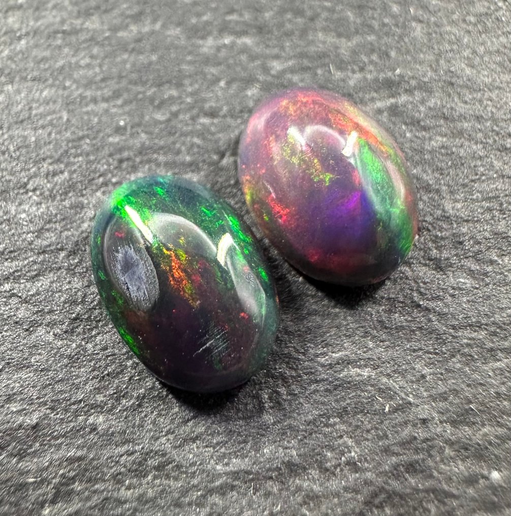 3.37ct Opal Cabochons- 0.67 g - (2) #1.0