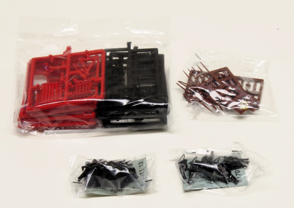 Roco, Preiser H0 - 44008/30725 - Zestaw modeli wagonu towarowego (1) - Specjalne wydanie 1987 Zirkusset I z wagonami cyrkowymi KRONE - DB, SNCF #4.3