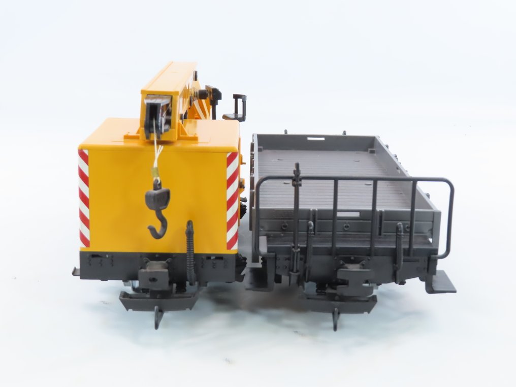 LGB G - o.a. 4042 - Model train freight carriage (2) - 1x 2-axle crane truck with movable boom and 2-axle low open back truck. - DB, MATRA #3.2