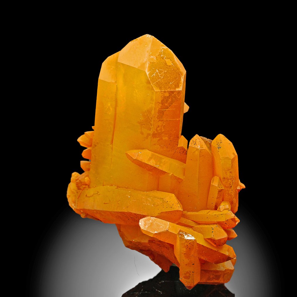Tangerine Quartz Crystals - Height: 6.7 cm - Width: 6.7 cm- 77 g #3.2