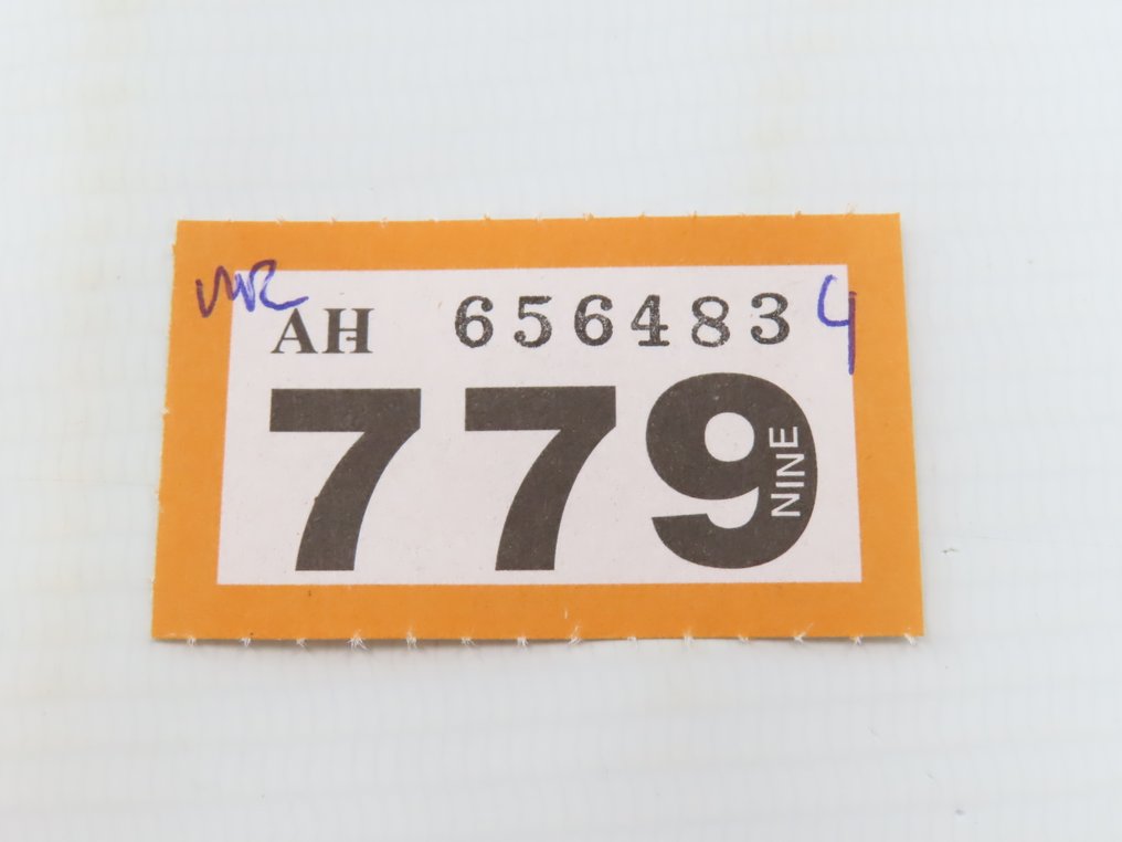 Piko H0 - 58049 - Set di vagoni merci di modellini di treni (1) - Set di carri merci con carri cisterna a 4 assi con scritta "ESSO". - NS #2.1