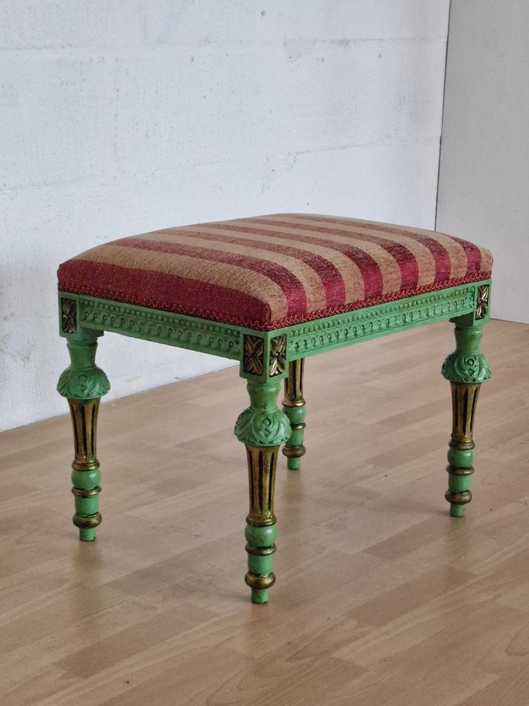 Stołek - Drewno #1.0