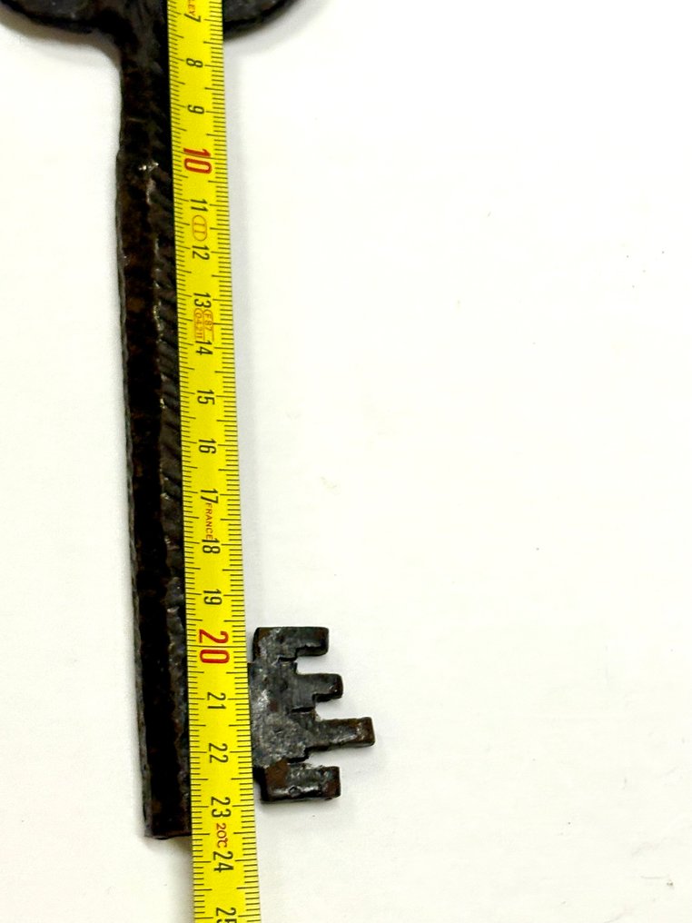 Κλειδί  - 23,5 εκ. βάρος 410 γρ. #2.1