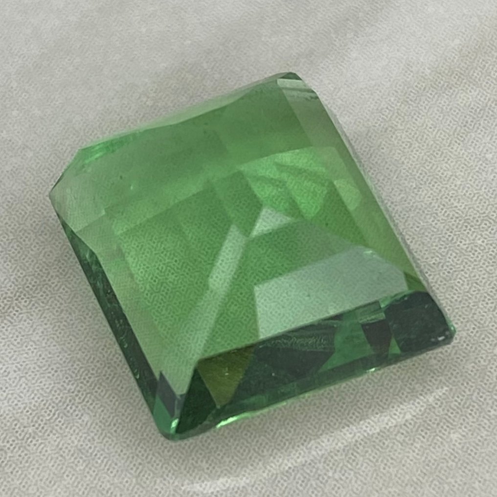 Zonder minimumprijs Groen Fluoriet  - 12.54 ct - nternational Colored Gemstone Association (ICA GemLab) - Top precisie snede #3.2