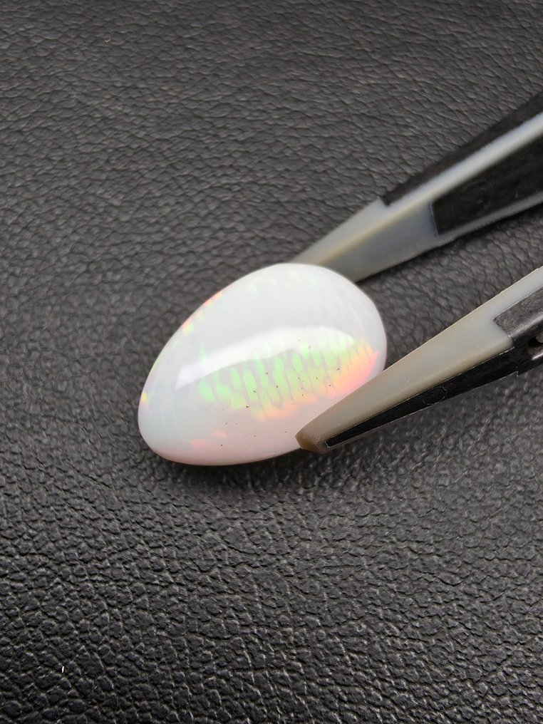 5.1克拉天然白色欧泊 弧面形 - 高度: 14.2 mm - 宽度: 9.8 mm- 1.02 g #1.0