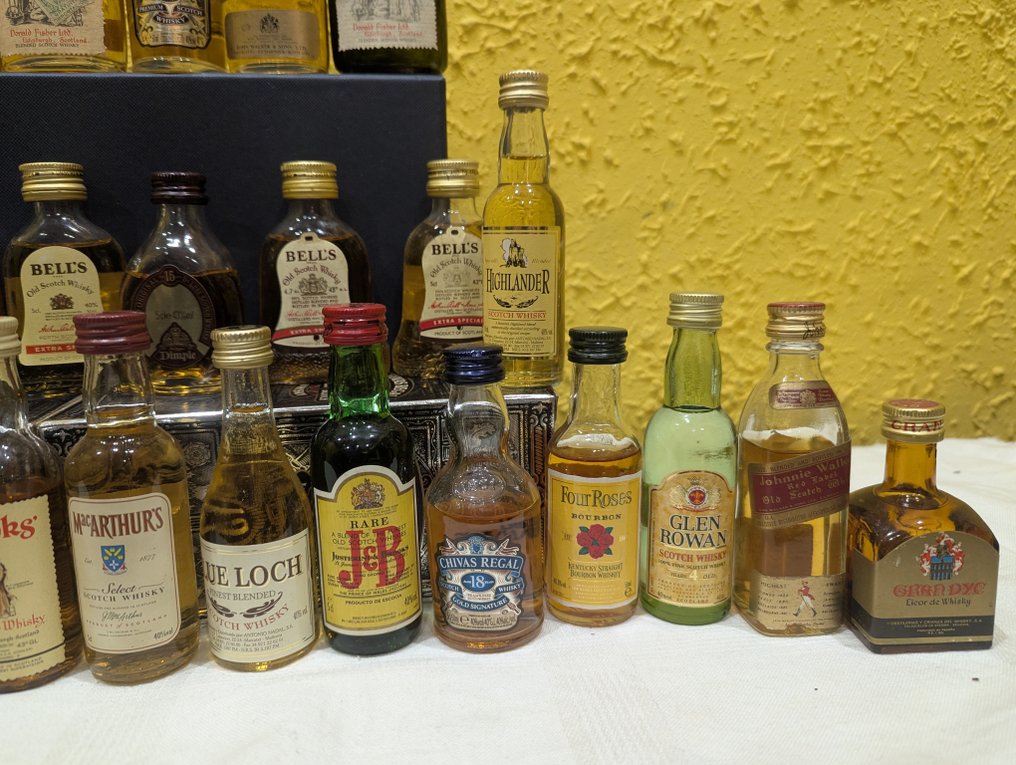 Various Scotch Whisky & American Whiskies - Miniature  - 3cl-5cl - 32 flaschen #3.2