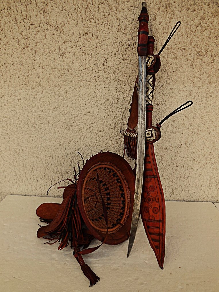 Spada lunga e elmo di cuoio - Costa d’Avorio #2.1