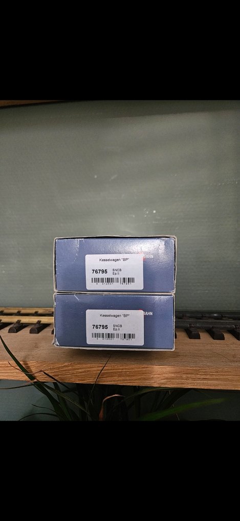 Tillig H0 - 76795 - Τρένο μοντελισμού μεταφοράς εμπορευμάτων (2) - Δύο βαγόνια με λέβητες BP. - NMBS #1.0