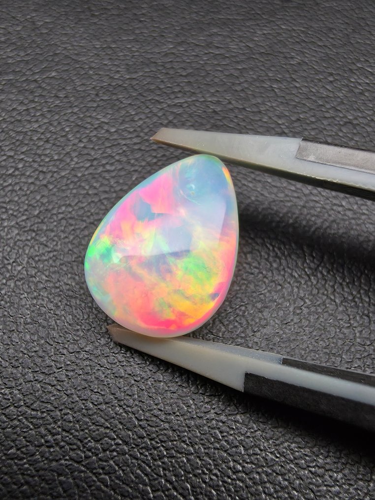 3.65ct Natural White Opal Cabochon - Height: 14.2 mm - Width: 10.2 mm- 0.73 g #1.0