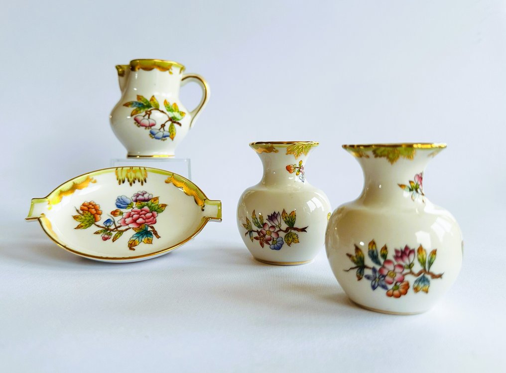 Herend - Jarra (4) - Herend “Queen Victoria” Creamer, Mini Vases and Ashtray - Porcelana #4.3
