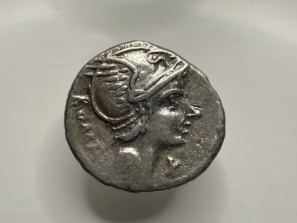 Rooman tasavalta. L. Flaminius Chilo, 109-108 BC. Denarius Rome #4.3