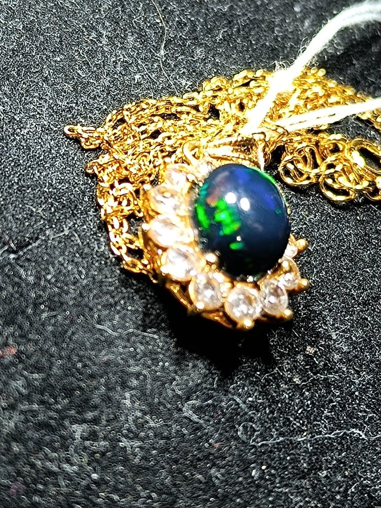 Οπάλιο βελούδο σε περιδέραιο. Κοσμήματα - Ύψος: 23 mm - Πλάτος: 16 mm- 2.58 g - (1) #2.1