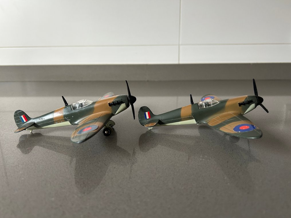Dinky Toys - Kriegsflugzeug (2) - No. 719 Vickers Supermarine Spitfire MK II #3.2