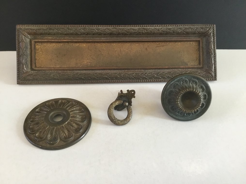 Αντίκες Γραμματοκιβώτιο (4) - verzamelset - 1900-1910 - κουμπί πόρτας και διακοσμητικό  #2.1